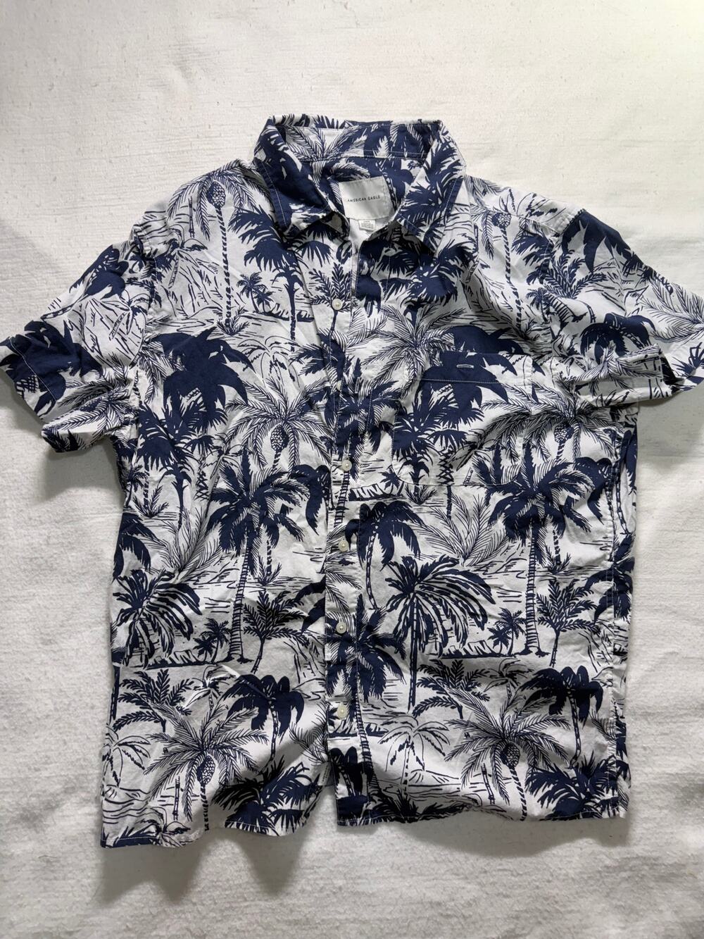 American Eagle Tropical Palm Tree Short-Sleeve Button-Up Shirt (Large)